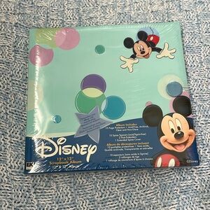 Disney 12 x 12 Scrapbook Album with 10 page protectors